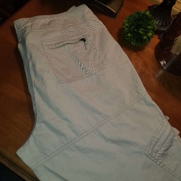 Carolina Blues Women's Khaki Capri Pants (16W) - Picture 8 of 8
